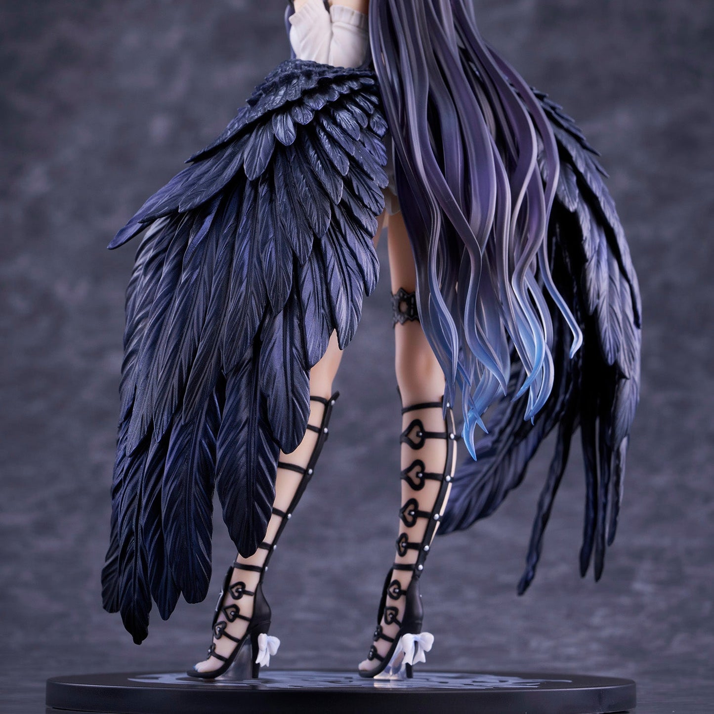 Albedo so-bin Ver. Limited Color collectible scale model by Tokyo Figure