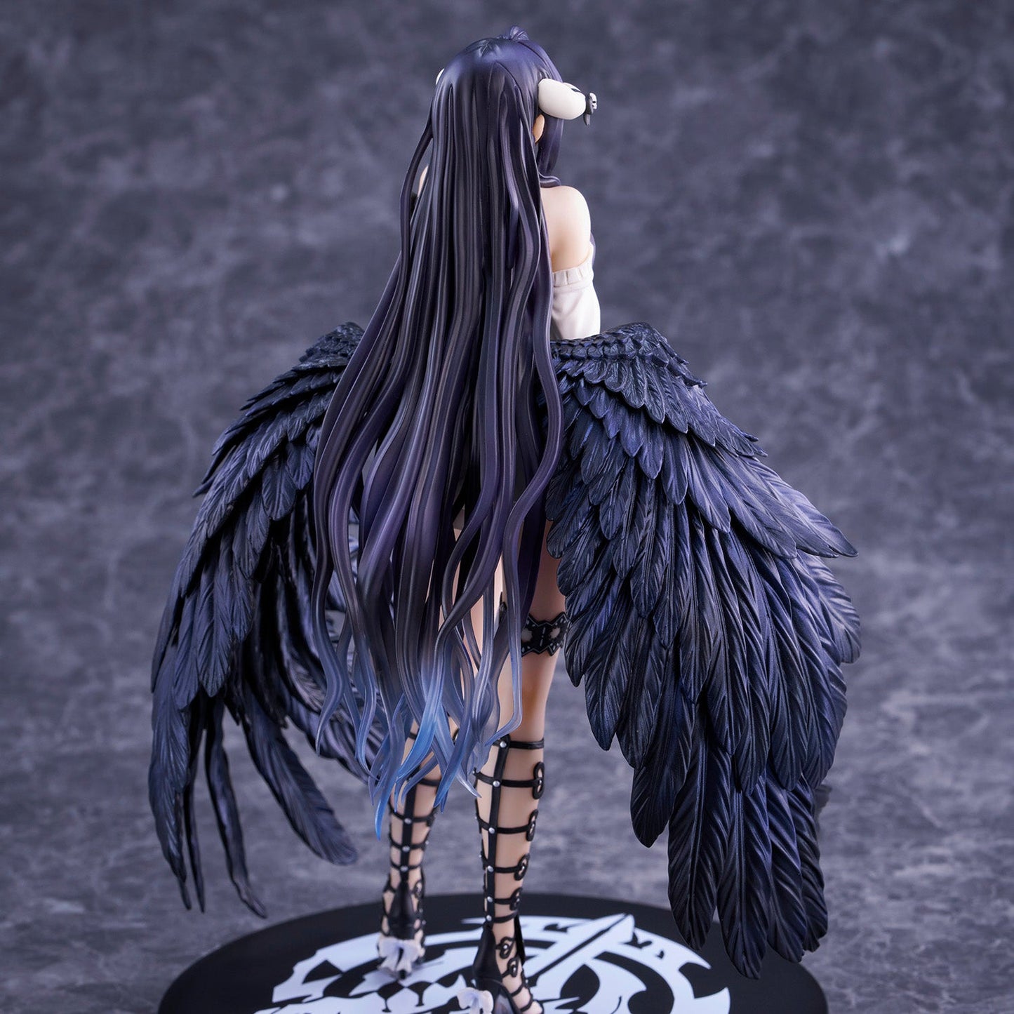Albedo so-bin Ver. Limited Color collectible scale model by Tokyo Figure