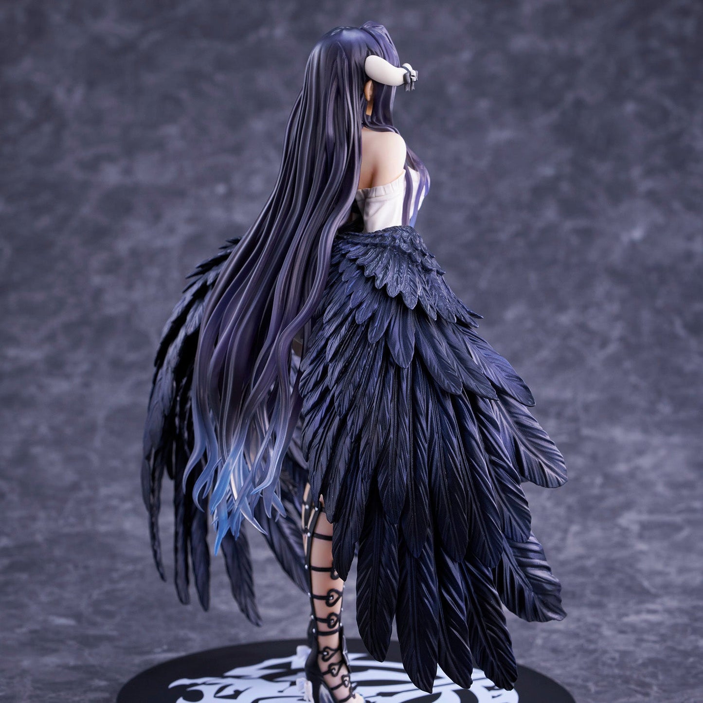Albedo so-bin Ver. Limited Color collectible scale model by Tokyo Figure