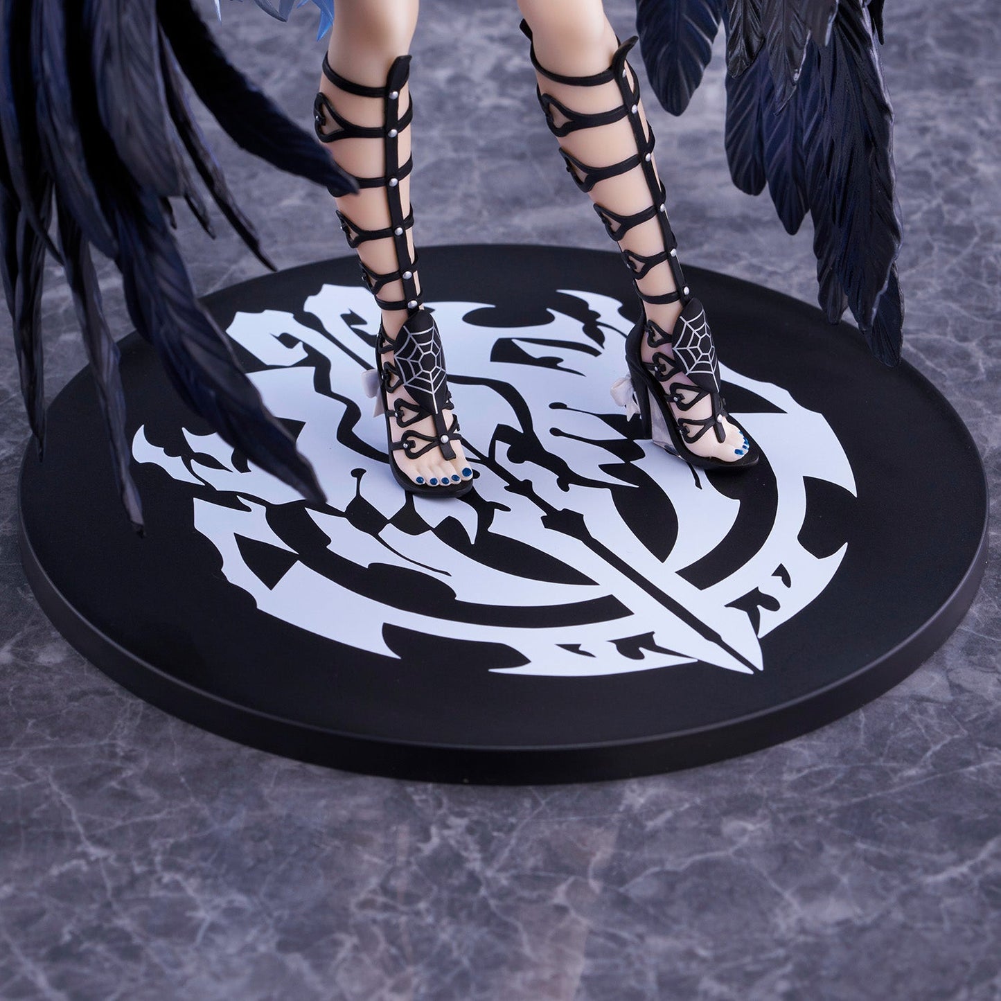 Albedo so-bin Ver. Limited Color collectible scale model by Tokyo Figure