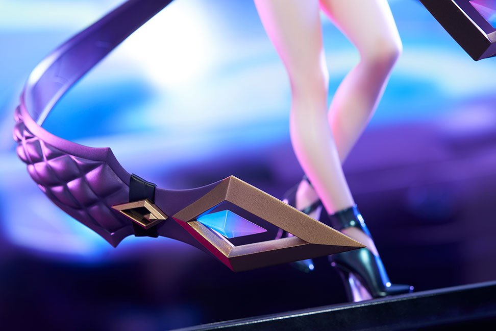 League of Legends K/DA Evelynn collectible scale model by Tokyo Figure