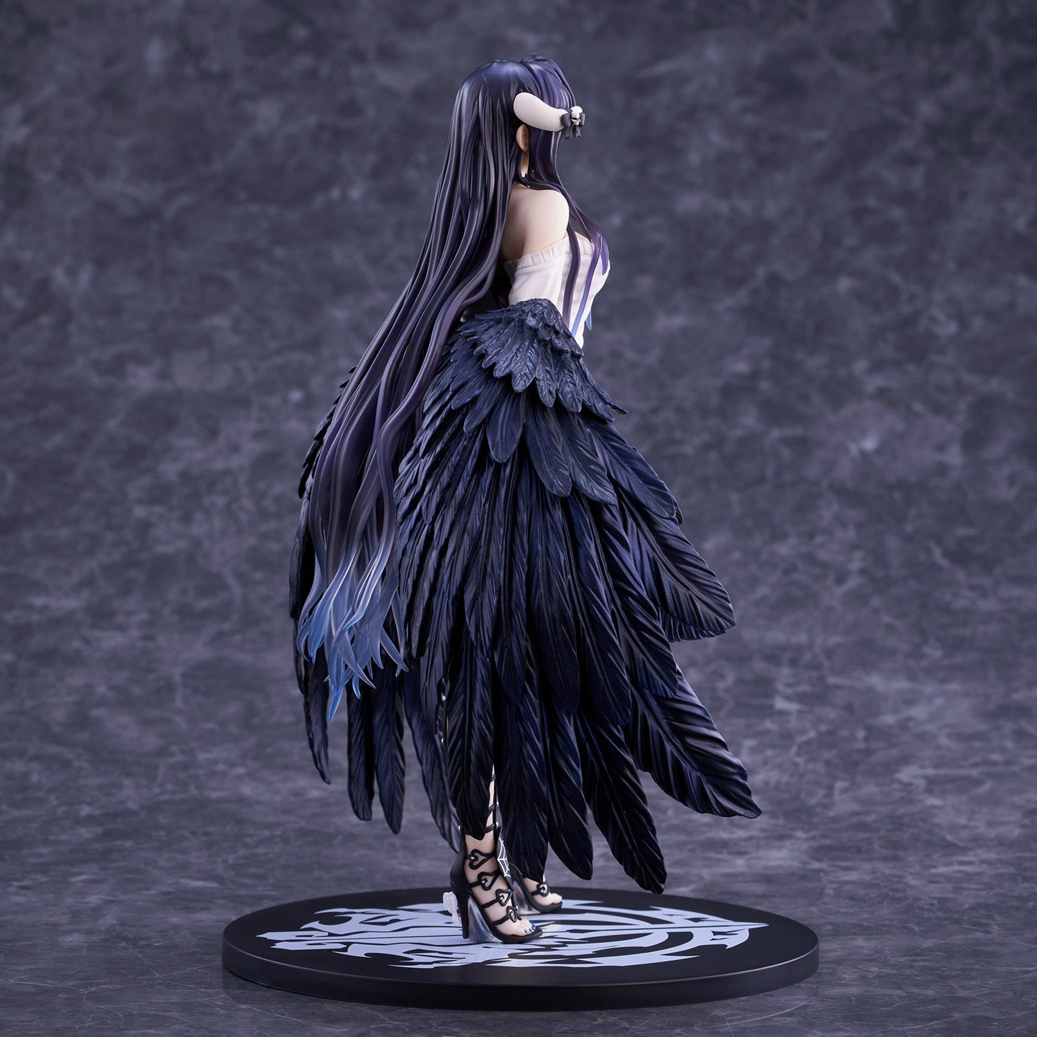 Albedo so-bin Ver. Limited Color collectible scale model by Tokyo Figure