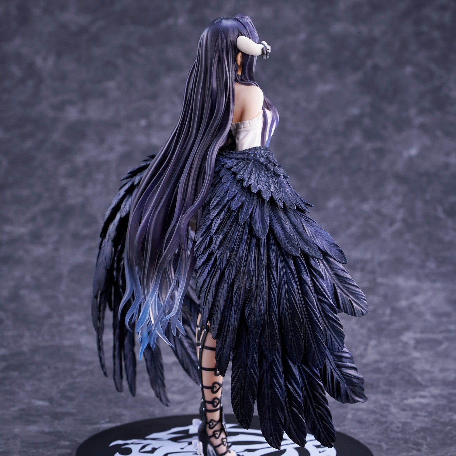 Albedo so-bin Ver. Limited Color collectible scale model by Tokyo Figure